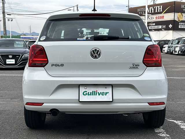 フォルクスワーゲン ポロ TSIコンフォートライン 徳島県 2017(平29)年 4.3万km 白 純正SDナビ/（BT/フルセグ/USB）/バックカメラ/純正フロアマット/純正18インチAW/ドライブレコーダー/ETC/LEDヘッドライト/ダブルエアバック/スマートキー/ドライブレコーダー/オートライト/盗難防止装置/アイドリングストップ