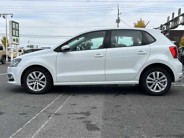 フォルクスワーゲン ポロ TSIコンフォートライン 徳島県 2017(平29)年 4.3万km 白 純正SDナビ/（BT/フルセグ/USB）/バックカメラ/純正フロアマット/純正18インチAW/ドライブレコーダー/ETC/LEDヘッドライト/ダブルエアバック/スマートキー/ドライブレコーダー/オートライト/盗難防止装置/アイドリングストップ