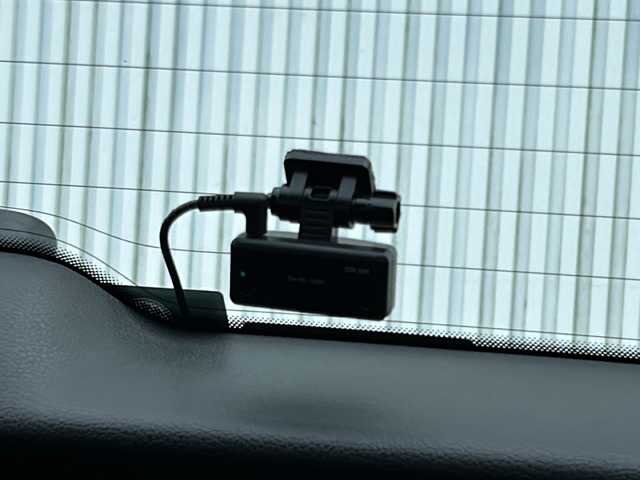 フォルクスワーゲン ポロ TSIコンフォートライン 徳島県 2017(平29)年 4.3万km 白 純正SDナビ/（BT/フルセグ/USB）/バックカメラ/純正フロアマット/純正18インチAW/ドライブレコーダー/ETC/LEDヘッドライト/ダブルエアバック/スマートキー/ドライブレコーダー/オートライト/盗難防止装置/アイドリングストップ