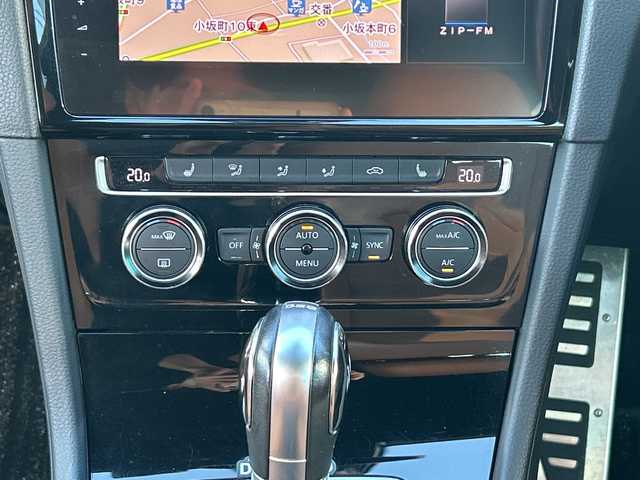 フォルクスワーゲン ゴルフ ヴァリアント ディナウディオED 愛知県 2018(平30)年 8万km インジウムグレーメタリッ ・禁煙車/・純正ナビ/フルセグTV/・ディナウディオサウンド/・バックカメラ/・ビルトインETC/・ジュークボックス/・Bluetooth/・フロントアシスト/・リアトラフィックアラート/・ブラインドスポット/・レーンアシスト/・ACC/・電子パーキング/・ブレーキホールド/・茶色ハーフレザーシート/・前席シートヒーター/・ステアスイッチ/・純正１７インチアルミ/・LEDオートライト/・ルーフレール/・パドルシフト/・電動格納ミラーウインカー/・アイドリングストップ/・ドアバイザー/・純正フロアマット/・新車保証書/・取扱説明書/・スペアキー