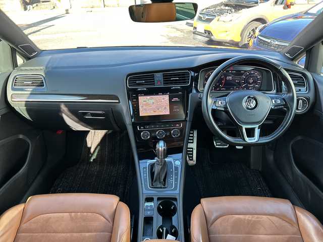 フォルクスワーゲン ゴルフ ヴァリアント ディナウディオED 愛知県 2018(平30)年 8万km インジウムグレーメタリッ ・禁煙車/・純正ナビ/フルセグTV/・ディナウディオサウンド/・バックカメラ/・ビルトインETC/・ジュークボックス/・Bluetooth/・フロントアシスト/・リアトラフィックアラート/・ブラインドスポット/・レーンアシスト/・ACC/・電子パーキング/・ブレーキホールド/・茶色ハーフレザーシート/・前席シートヒーター/・ステアスイッチ/・純正１７インチアルミ/・LEDオートライト/・ルーフレール/・パドルシフト/・電動格納ミラーウインカー/・アイドリングストップ/・ドアバイザー/・純正フロアマット/・新車保証書/・取扱説明書/・スペアキー