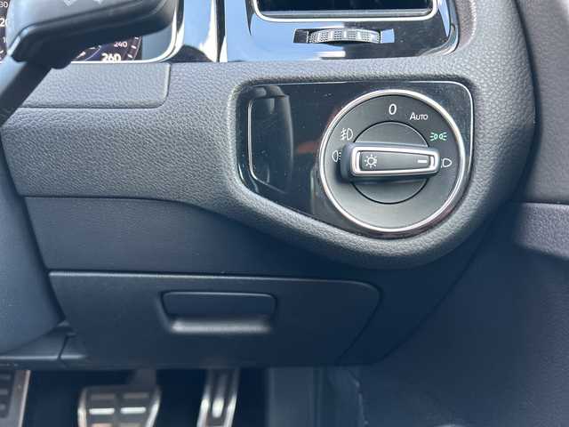 フォルクスワーゲン ゴルフ ヴァリアント ディナウディオED 愛知県 2018(平30)年 8万km インジウムグレーメタリッ ・禁煙車/・純正ナビ/フルセグTV/・ディナウディオサウンド/・バックカメラ/・ビルトインETC/・ジュークボックス/・Bluetooth/・フロントアシスト/・リアトラフィックアラート/・ブラインドスポット/・レーンアシスト/・ACC/・電子パーキング/・ブレーキホールド/・茶色ハーフレザーシート/・前席シートヒーター/・ステアスイッチ/・純正１７インチアルミ/・LEDオートライト/・ルーフレール/・パドルシフト/・電動格納ミラーウインカー/・アイドリングストップ/・ドアバイザー/・純正フロアマット/・新車保証書/・取扱説明書/・スペアキー