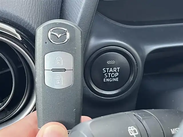 マツダ デミオ 13S 高知県 2014(平26)年 7.3万km ソウルレッドプレミアムメタリック 純正ナビ/　Bluetooth/フルセグ/　CD/DVD/AM/FM/ドライブレコーダー/ETC/プッシュスタート/スマートキー/スペアキー/MTモード付AT/純正15インチアルミホイール/純正フロアマット/LEDヘッドライト/衝突被害軽減システム/オートライト/アイドリングストップ/盗難防止装置