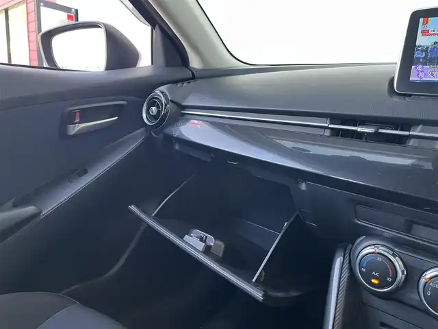 マツダ デミオ 13S 高知県 2014(平26)年 7.3万km ソウルレッドプレミアムメタリック 純正ナビ/　Bluetooth/フルセグ/　CD/DVD/AM/FM/ドライブレコーダー/ETC/プッシュスタート/スマートキー/スペアキー/MTモード付AT/純正15インチアルミホイール/純正フロアマット/LEDヘッドライト/衝突被害軽減システム/オートライト/アイドリングストップ/盗難防止装置