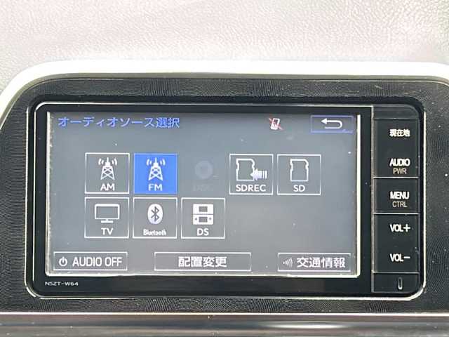 トヨタ シエンタ G 埼玉県 2016(平28)年 9.3万km ホワイトパールクリスタルシャイン (株)IDOMが運営する【じしゃロン熊谷店】の自社ローン専用車両になりますこちらは現金またはオートローンご利用時の価格です。自社ローンご希望の方は別途その旨お申付け下さい/純正ナビ　NSZT-W64/　CD/DVD/DTV/Bluetooth/両側パワースライドドア/前方ドライブレコーダー　DRT-H64A/バックカメラ/ビルトインETC/Toyota Safety Sense C/・プリクラッシュセーフティシステム/・車線逸脱警報/・オートマチックハイビーム/・先行車発信告知機能/アイドリングストップ/純正フロアマット/スマートキー