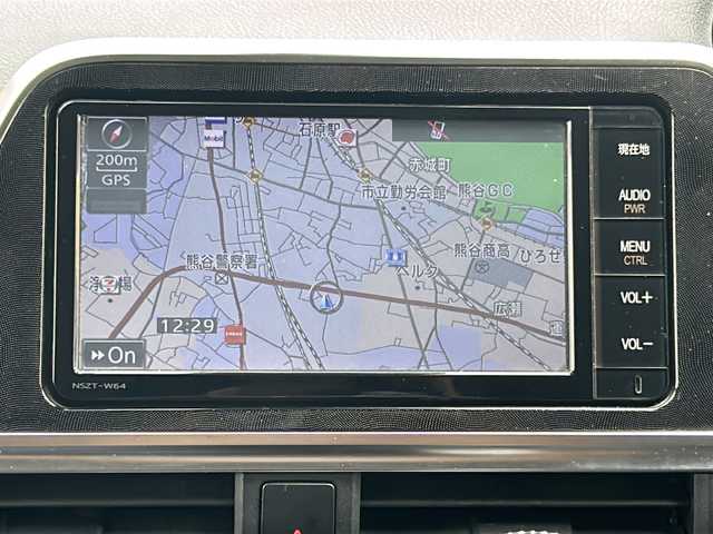 トヨタ シエンタ G 埼玉県 2016(平28)年 9.3万km ホワイトパールクリスタルシャイン (株)IDOMが運営する【じしゃロン熊谷店】の自社ローン専用車両になりますこちらは現金またはオートローンご利用時の価格です。自社ローンご希望の方は別途その旨お申付け下さい/純正ナビ　NSZT-W64/　CD/DVD/DTV/Bluetooth/両側パワースライドドア/前方ドライブレコーダー　DRT-H64A/バックカメラ/ビルトインETC/Toyota Safety Sense C/・プリクラッシュセーフティシステム/・車線逸脱警報/・オートマチックハイビーム/・先行車発信告知機能/アイドリングストップ/純正フロアマット/スマートキー