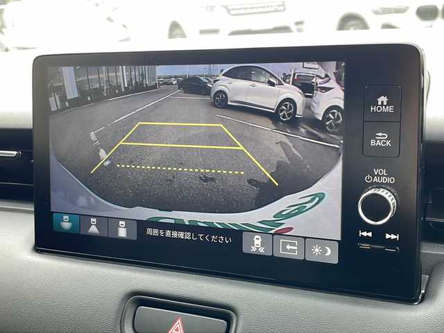 ホンダ ヴェゼル ハイブリッド e:HEV Z 新潟県 2024(令6)年 0.9万km プラチナホワイトパール ワンオーナー/４WD/純正メモリナビ/〈BT／AM／FM／DVD〉/バックカメラ/ワイヤレス充電マット/緊急通報ボタン/本革レザーステアリング/ステアリングスイッチ/パドルシフト/シートヒーター〈運転席／助手席〉/黒革ハーフレザー/衝突軽減システム/アダプティブクルーズコントロール/オートマチックハイビーム/カーテンエアバッグ/チャイルドロック/LEDライト/ビルトインETC/WACエアコン/リアアームレスト/スマートキー/スペアキー