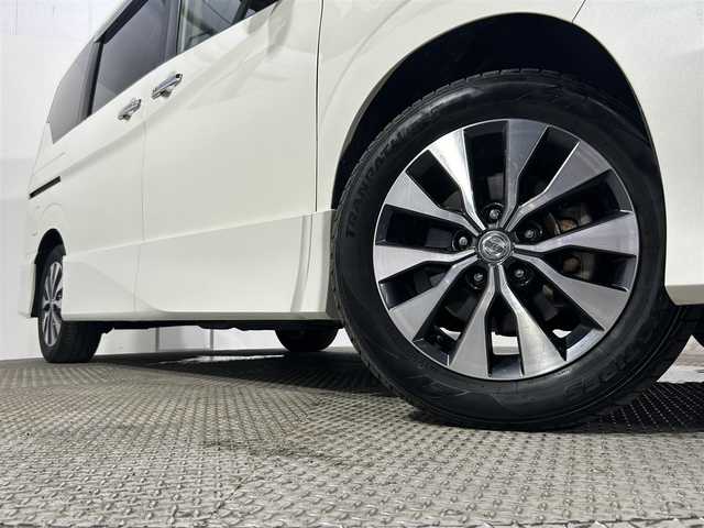 日産 セレナ ハイウェイスター プロパイロットED 大阪府 2017(平29)年 3.5万km ブリリアントホワイトパール ProPILOT 純正9incナビ(フルセグ/DVD再生/Bluetooth) バックカメラ 後席モニター ETC 両側パワースライドドア 衝突軽減 レーダークルコン クリアランスソナー ドラレコ