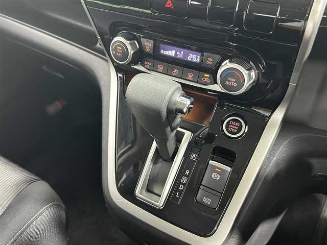 日産 セレナ ハイウェイスター プロパイロットED 大阪府 2017(平29)年 3.5万km ブリリアントホワイトパール ProPILOT 純正9incナビ(フルセグ/DVD再生/Bluetooth) バックカメラ 後席モニター ETC 両側パワースライドドア 衝突軽減 レーダークルコン クリアランスソナー ドラレコ
