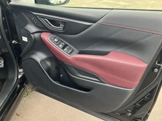 スバル フォレスター STIスポーツ 道南・函館 2022(令4)年 2.1万km クリスタルブラックシリカ ４ＷＤ/ターボ/ダイアトーン/８インチ純正ナビ/Bluetooth Audio/フルセグテレビ/ＥＴＣ/フロント/左サイドカメラ/バックカメラ/ドライブレコーダー/追従クルーズコントロール/ステアリングヒーター/革巻きステアリング/全席シートヒーター/純正フロアマット/前席パワーシート/プッシュスタート/オートライト/スマートキー/横滑り防止機能/盗難防止機能/冬タイヤ車載/純正マフラー車載