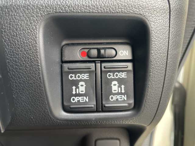 ホンダ Ｎ ＢＯＸ カスタム G SSパッケージ 三重県 2013(平25)年 13.4万km プレミアムホワイトパール 登録時133/185km/禁煙車/ｃｌａｒｉｏｎ７インチＳＤナビ（NX613）/・Ｂｌｕｅｔｏｏｔｈ・ＣＤ／ＤＶＤ・ＳＤ・ＵＳＢ・AM/FM/両側パワースライドドア/前後ドラレコ/後方コーナーセンサー/ＡＵＴＯライト/スマートキー/プッシュスタート/ＥＴＣ/革巻きステアリング/ステアリングスイッチ/純正フロアマット/アイドリングストップ/純正14インチアルミホイール/電動格納ミラー