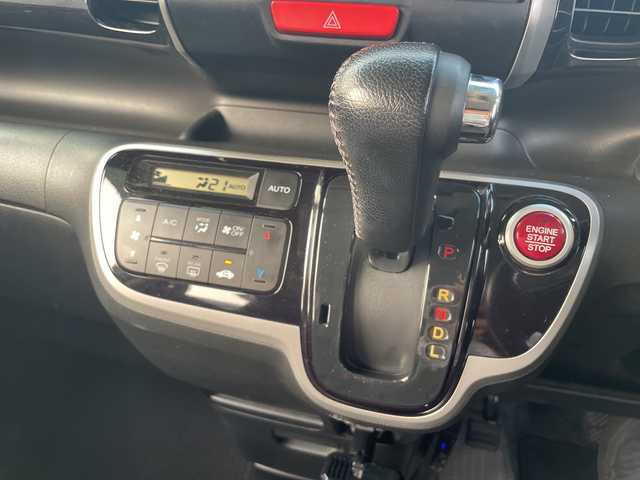 ホンダ Ｎ ＢＯＸ カスタム G SSパッケージ 三重県 2013(平25)年 13.4万km プレミアムホワイトパール 登録時133/185km/禁煙車/ｃｌａｒｉｏｎ７インチＳＤナビ（NX613）/・Ｂｌｕｅｔｏｏｔｈ・ＣＤ／ＤＶＤ・ＳＤ・ＵＳＢ・AM/FM/両側パワースライドドア/前後ドラレコ/後方コーナーセンサー/ＡＵＴＯライト/スマートキー/プッシュスタート/ＥＴＣ/革巻きステアリング/ステアリングスイッチ/純正フロアマット/アイドリングストップ/純正14インチアルミホイール/電動格納ミラー