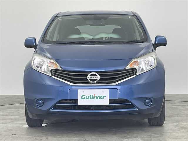 日産 ノート X DIG－S エマージェンシーB 群馬県 2014(平26)年 4.4万km シャイニングブルー 衝突被害軽減ブレーキ　純正７インチナビ　アラウンドビューモニター　車線逸脱抑制警報　横滑り防止装置　スマートキー　ＥＴＣ　社外フロアマット　オートエアコン　アイドリングストップ　Ｗエアバッグ　禁煙車