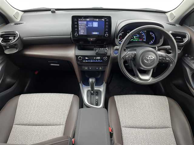 トヨタ ヤリスクロス ハイブリッド Z 福井県 2022(令4)年 2.5万km ホワイトパールクリスタルシャイン 純正７インチT-Connectナビ/フルセグTV/Bluetooth/USB/Miracast/AM/FM/CD/DVDデッキ【純正オプション】/Toyota Safety Sense/・プリクラッシュセーフティ/・レーンアシスト/・クルーズコントロール/・オートマチックハイビーム/・オートライト /LEDヘッドライト/ライトレベライザー /パノラミックビューモニター/ブラインドスポットモニター/パワーシート/シートヒーター /純正１８インチアルミ/純正フロアマット/サイドバイザー/取説あり