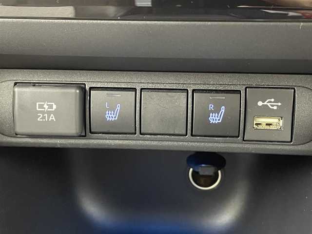 トヨタ ヤリスクロス ハイブリッド Z 福井県 2022(令4)年 2.5万km ホワイトパールクリスタルシャイン 純正７インチT-Connectナビ/フルセグTV/Bluetooth/USB/Miracast/AM/FM/CD/DVDデッキ【純正オプション】/Toyota Safety Sense/・プリクラッシュセーフティ/・レーンアシスト/・クルーズコントロール/・オートマチックハイビーム/・オートライト /LEDヘッドライト/ライトレベライザー /パノラミックビューモニター/ブラインドスポットモニター/パワーシート/シートヒーター /純正１８インチアルミ/純正フロアマット/サイドバイザー/取説あり