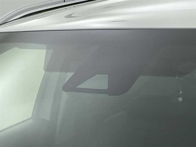 トヨタ ヤリスクロス ハイブリッド Z 福井県 2022(令4)年 2.5万km ホワイトパールクリスタルシャイン 純正７インチT-Connectナビ/フルセグTV/Bluetooth/USB/Miracast/AM/FM/CD/DVDデッキ【純正オプション】/Toyota Safety Sense/・プリクラッシュセーフティ/・レーンアシスト/・クルーズコントロール/・オートマチックハイビーム/・オートライト /LEDヘッドライト/ライトレベライザー /パノラミックビューモニター/ブラインドスポットモニター/パワーシート/シートヒーター /純正１８インチアルミ/純正フロアマット/サイドバイザー/取説あり