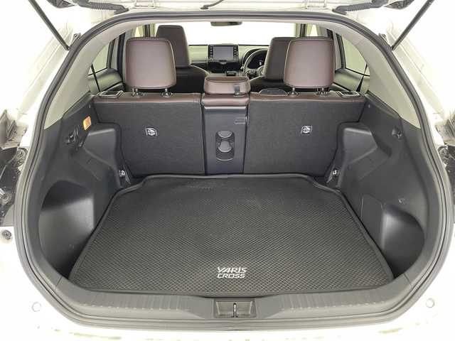 トヨタ ヤリスクロス ハイブリッド Z 福井県 2022(令4)年 2.5万km ホワイトパールクリスタルシャイン 純正７インチT-Connectナビ/フルセグTV/Bluetooth/USB/Miracast/AM/FM/CD/DVDデッキ【純正オプション】/Toyota Safety Sense/・プリクラッシュセーフティ/・レーンアシスト/・クルーズコントロール/・オートマチックハイビーム/・オートライト /LEDヘッドライト/ライトレベライザー /パノラミックビューモニター/ブラインドスポットモニター/パワーシート/シートヒーター /純正１８インチアルミ/純正フロアマット/サイドバイザー/取説あり