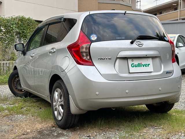 日産 ノート X DIG－S Vセレ +セーフ 福岡県 2015(平27)年 4.6万km ブリリアントシルバー 純正ディーラーナビ/（AM/FM/CD/DVD/SD/Bluetooth/ワンセグTV）/アイドリングストップ/衝突被害軽減システム/横滑り防止装置/アラウンドビューバックモニター/レーンキープアシスト/プッシュスタート/オートライト/電格ミラー/ETC/スペアキー×1