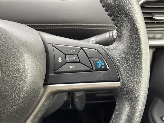 日産 セレナ ハイウェイスター プロパイロットED 愛知県 2016(平28)年 5.3万km ブリリアントホワイトパール /禁煙//純正9インチメモリナビ//AM/FM/CD/DVD/BD/SD/MSV/USB//フルセグTV//バックカメラ//ETC//前方ドライブレコーダー//純正フリップダウンモニター//プロパイロット//エマージェンシーブレーキ//車線逸脱警報//車線逸脱防止支援システム//標識検知//コーナーセンサー//両側パワースライドドア//オートLEDライト//フォグランプ//革巻きステアリング//ステアリングリモコン//電動格納ウィンカーミラー//電動パーキングブレーキ//AUTO HOLD//アイドリングストップ//ECO MODE//横滑り防止装置//純正16インチAW//プッシュスタート//スマートキー//スペアキー//ISOFIX//2列目ロールサンシェード//純正フロアマット//純正ドアバイザー//バニティミラー