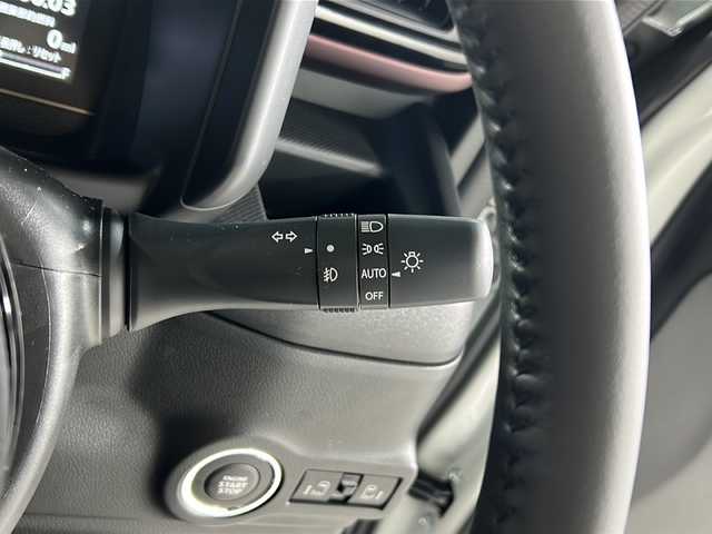 スズキ スペーシア カスタム HYBRID XS ターボ 広島県 2025(令7)年 0.1千km ピュアホワイトパール/ブラック2トーン 届出済未使用車/禁煙車/登録時9ｋｍ/インタークーラーターボ/スズキセーフティサポート/・デュアルセンサーブレーキサポートII/・先行車発進お知らせ/・標識認識機能/・ヘッドアップディスプレイ/・誤発進抑制機能/・ハイビームアシスト/・アダプティブクルーズコントロール/・車線維持支援機能/・車線逸脱抑制/・車線逸脱警報/・ふらつき警報/コーナーセンサー/全方位モニター付９型メモリーナビ/・フルセグ/Bluetooｔｈ/ＵＳＢ/スマホ連携/スズキコネクト対応通信機装着車/両側パワースライドドア/革巻きステアリング/ステアリングスイッチ/パドルシフト/オートライト/LEDヘッドライト/フォグランプ/ハーフレザーシート/シートヒーター/アイドリングストップ/スマートキー/プッシュスタート/スペアキー/純正15インチアルミホイール