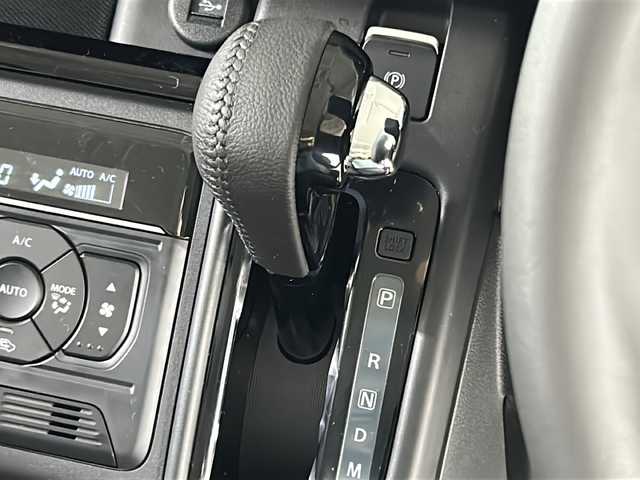 スズキ スペーシア カスタム HYBRID XS ターボ 広島県 2025(令7)年 0.1千km ピュアホワイトパール/ブラック2トーン 届出済未使用車/禁煙車/登録時9ｋｍ/インタークーラーターボ/スズキセーフティサポート/・デュアルセンサーブレーキサポートII/・先行車発進お知らせ/・標識認識機能/・ヘッドアップディスプレイ/・誤発進抑制機能/・ハイビームアシスト/・アダプティブクルーズコントロール/・車線維持支援機能/・車線逸脱抑制/・車線逸脱警報/・ふらつき警報/コーナーセンサー/全方位モニター付９型メモリーナビ/・フルセグ/Bluetooｔｈ/ＵＳＢ/スマホ連携/スズキコネクト対応通信機装着車/両側パワースライドドア/革巻きステアリング/ステアリングスイッチ/パドルシフト/オートライト/LEDヘッドライト/フォグランプ/ハーフレザーシート/シートヒーター/アイドリングストップ/スマートキー/プッシュスタート/スペアキー/純正15インチアルミホイール