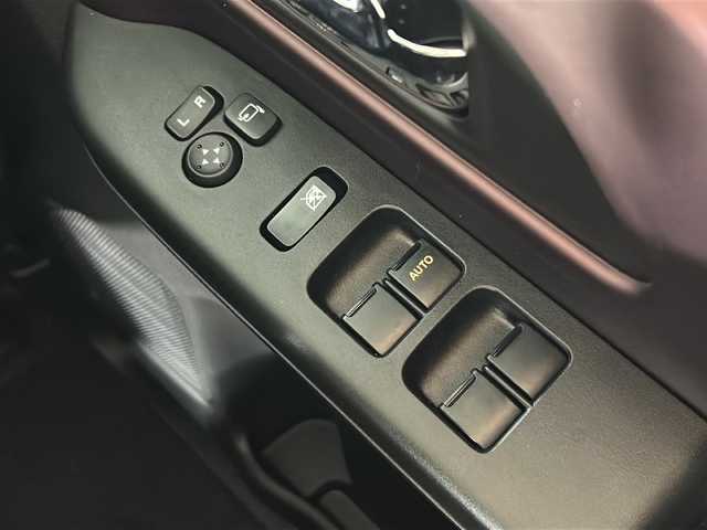 スズキ スペーシア カスタム HYBRID XS ターボ 広島県 2025(令7)年 0.1千km ピュアホワイトパール/ブラック2トーン 届出済未使用車/禁煙車/登録時9ｋｍ/インタークーラーターボ/スズキセーフティサポート/・デュアルセンサーブレーキサポートII/・先行車発進お知らせ/・標識認識機能/・ヘッドアップディスプレイ/・誤発進抑制機能/・ハイビームアシスト/・アダプティブクルーズコントロール/・車線維持支援機能/・車線逸脱抑制/・車線逸脱警報/・ふらつき警報/コーナーセンサー/全方位モニター付９型メモリーナビ/・フルセグ/Bluetooｔｈ/ＵＳＢ/スマホ連携/スズキコネクト対応通信機装着車/両側パワースライドドア/革巻きステアリング/ステアリングスイッチ/パドルシフト/オートライト/LEDヘッドライト/フォグランプ/ハーフレザーシート/シートヒーター/アイドリングストップ/スマートキー/プッシュスタート/スペアキー/純正15インチアルミホイール