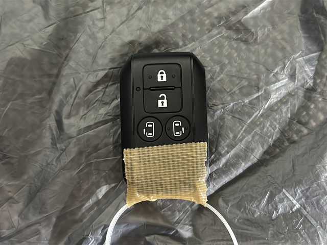 スズキ スペーシア カスタム HYBRID XS ターボ 広島県 2025(令7)年 0.1千km ピュアホワイトパール/ブラック2トーン 届出済未使用車/禁煙車/登録時9ｋｍ/インタークーラーターボ/スズキセーフティサポート/・デュアルセンサーブレーキサポートII/・先行車発進お知らせ/・標識認識機能/・ヘッドアップディスプレイ/・誤発進抑制機能/・ハイビームアシスト/・アダプティブクルーズコントロール/・車線維持支援機能/・車線逸脱抑制/・車線逸脱警報/・ふらつき警報/コーナーセンサー/全方位モニター付９型メモリーナビ/・フルセグ/Bluetooｔｈ/ＵＳＢ/スマホ連携/スズキコネクト対応通信機装着車/両側パワースライドドア/革巻きステアリング/ステアリングスイッチ/パドルシフト/オートライト/LEDヘッドライト/フォグランプ/ハーフレザーシート/シートヒーター/アイドリングストップ/スマートキー/プッシュスタート/スペアキー/純正15インチアルミホイール