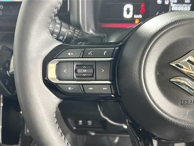 スズキ スペーシア カスタム HYBRID XS ターボ 広島県 2025(令7)年 0.1千km ピュアホワイトパール/ブラック2トーン 届出済未使用車/禁煙車/登録時9ｋｍ/インタークーラーターボ/スズキセーフティサポート/・デュアルセンサーブレーキサポートII/・先行車発進お知らせ/・標識認識機能/・ヘッドアップディスプレイ/・誤発進抑制機能/・ハイビームアシスト/・アダプティブクルーズコントロール/・車線維持支援機能/・車線逸脱抑制/・車線逸脱警報/・ふらつき警報/コーナーセンサー/全方位モニター付９型メモリーナビ/・フルセグ/Bluetooｔｈ/ＵＳＢ/スマホ連携/スズキコネクト対応通信機装着車/両側パワースライドドア/革巻きステアリング/ステアリングスイッチ/パドルシフト/オートライト/LEDヘッドライト/フォグランプ/ハーフレザーシート/シートヒーター/アイドリングストップ/スマートキー/プッシュスタート/スペアキー/純正15インチアルミホイール