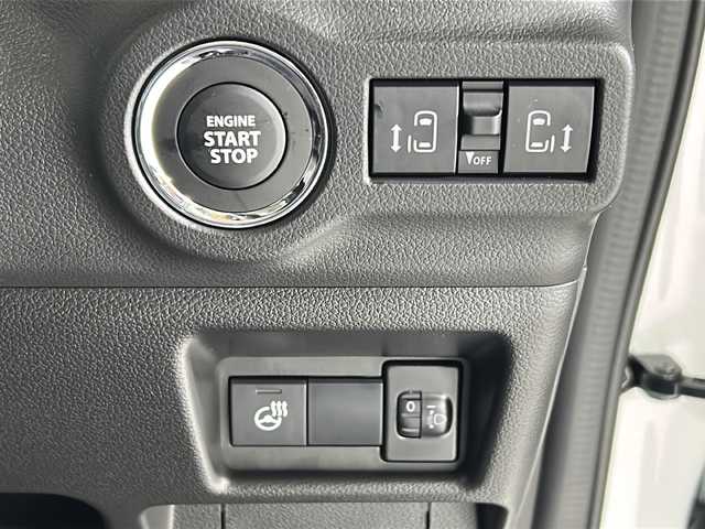 スズキ スペーシア カスタム HYBRID XS ターボ 広島県 2025(令7)年 0.1千km ピュアホワイトパール/ブラック2トーン 届出済未使用車/禁煙車/登録時9ｋｍ/インタークーラーターボ/スズキセーフティサポート/・デュアルセンサーブレーキサポートII/・先行車発進お知らせ/・標識認識機能/・ヘッドアップディスプレイ/・誤発進抑制機能/・ハイビームアシスト/・アダプティブクルーズコントロール/・車線維持支援機能/・車線逸脱抑制/・車線逸脱警報/・ふらつき警報/コーナーセンサー/全方位モニター付９型メモリーナビ/・フルセグ/Bluetooｔｈ/ＵＳＢ/スマホ連携/スズキコネクト対応通信機装着車/両側パワースライドドア/革巻きステアリング/ステアリングスイッチ/パドルシフト/オートライト/LEDヘッドライト/フォグランプ/ハーフレザーシート/シートヒーター/アイドリングストップ/スマートキー/プッシュスタート/スペアキー/純正15インチアルミホイール