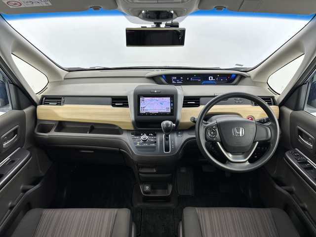 ホンダ フリード G 愛知県 2017(平29)年 3.6万km コバルトブルーパール ホンダディーラーオプションナビ/・CD/DVD/・AM/FM/・フルセグ/・Bluetooth/ビルトインETC/前側ドライブレコーダー/バックカメラ/プラズマクラスター技術搭載フルオートエアコンディショナー/ロールサンシェード/ヒーテッドドアミラー/ステアリングスイッチ/アイドリングストップ/両側パワースライドドア/純正フロアマット/純正ホイールカバー/横滑り防止装置