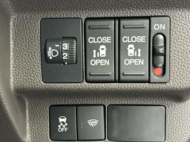 ホンダ フリード G 愛知県 2017(平29)年 3.6万km コバルトブルーパール ホンダディーラーオプションナビ/・CD/DVD/・AM/FM/・フルセグ/・Bluetooth/ビルトインETC/前側ドライブレコーダー/バックカメラ/プラズマクラスター技術搭載フルオートエアコンディショナー/ロールサンシェード/ヒーテッドドアミラー/ステアリングスイッチ/アイドリングストップ/両側パワースライドドア/純正フロアマット/純正ホイールカバー/横滑り防止装置