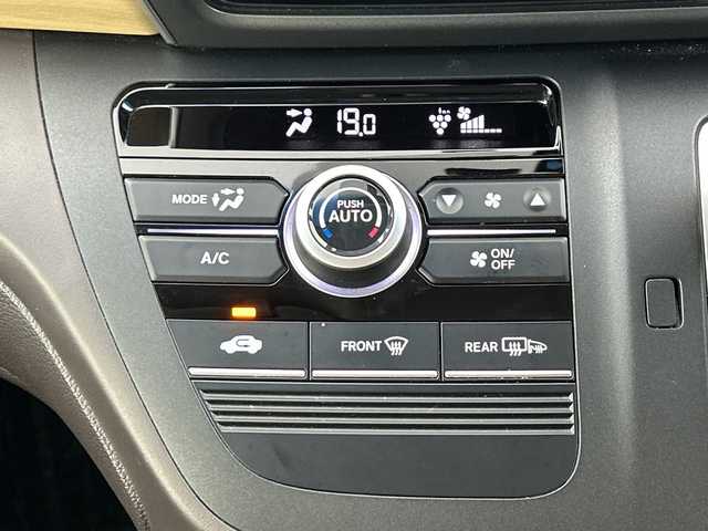 ホンダ フリード G 愛知県 2017(平29)年 3.6万km コバルトブルーパール ホンダディーラーオプションナビ/・CD/DVD/・AM/FM/・フルセグ/・Bluetooth/ビルトインETC/前側ドライブレコーダー/バックカメラ/プラズマクラスター技術搭載フルオートエアコンディショナー/ロールサンシェード/ヒーテッドドアミラー/ステアリングスイッチ/アイドリングストップ/両側パワースライドドア/純正フロアマット/純正ホイールカバー/横滑り防止装置