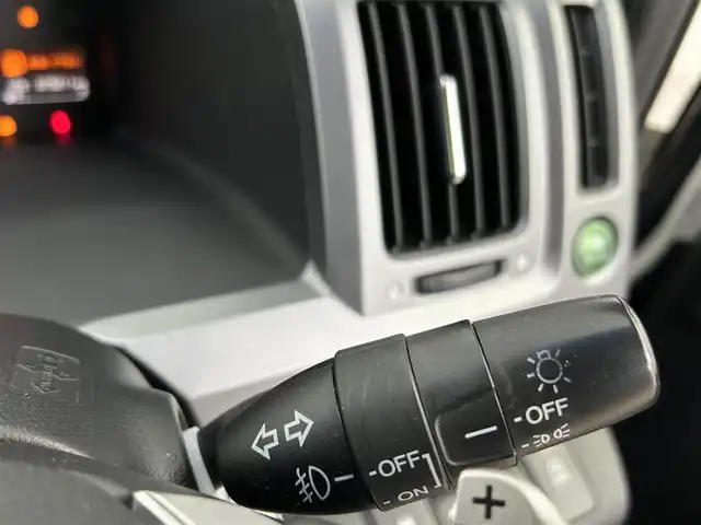 ホンダ ステップワゴン スパーダ Z クールスピリット 千葉県 2014(平26)年 7.4万km ホワイトオーキッドパール 禁煙車/両側電動ドア/クルーズコントロール/社外7インチメモリナビ/・型番：MDV-Z701/・CD/DVD/Bluetooth/フルセグTV/・バックカメラ/・ビルトインETC/革巻きステアリング/・ステアリングスイッチ/・パドルシフト/左右独立エアコン/純正フロアマット/純正１７インチAW/オートライト/・キセノンヘッドライト/・フォグランプ