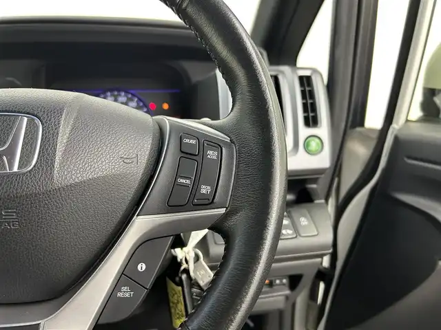 ホンダ ステップワゴン スパーダ Z クールスピリット 千葉県 2014(平26)年 7.4万km ホワイトオーキッドパール 禁煙車/両側電動ドア/クルーズコントロール/社外7インチメモリナビ/・型番：MDV-Z701/・CD/DVD/Bluetooth/フルセグTV/・バックカメラ/・ビルトインETC/革巻きステアリング/・ステアリングスイッチ/・パドルシフト/左右独立エアコン/純正フロアマット/純正１７インチAW/オートライト/・キセノンヘッドライト/・フォグランプ