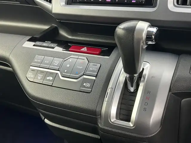 ホンダ ステップワゴン スパーダ Z クールスピリット 千葉県 2014(平26)年 7.4万km ホワイトオーキッドパール 禁煙車/両側電動ドア/クルーズコントロール/社外7インチメモリナビ/・型番：MDV-Z701/・CD/DVD/Bluetooth/フルセグTV/・バックカメラ/・ビルトインETC/革巻きステアリング/・ステアリングスイッチ/・パドルシフト/左右独立エアコン/純正フロアマット/純正１７インチAW/オートライト/・キセノンヘッドライト/・フォグランプ