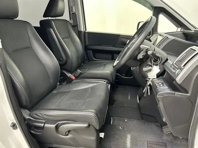 ホンダ ステップワゴン スパーダ Z クールスピリット 千葉県 2014(平26)年 7.4万km ホワイトオーキッドパール 禁煙車/両側電動ドア/クルーズコントロール/社外7インチメモリナビ/・型番：MDV-Z701/・CD/DVD/Bluetooth/フルセグTV/・バックカメラ/・ビルトインETC/革巻きステアリング/・ステアリングスイッチ/・パドルシフト/左右独立エアコン/純正フロアマット/純正１７インチAW/オートライト/・キセノンヘッドライト/・フォグランプ