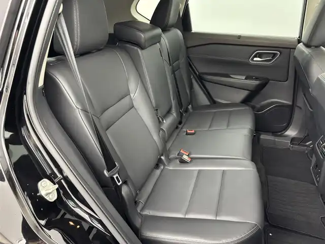 日産 エクストレイル G e－4ORCE 福岡県 2022(令4)年 2.1万km ダイヤモンドブラック サンルーフ　/純正９型ナビ/フルセグTV　/バックカメラ　/ＢＯＳＥプレミアムサウンド　/ワイヤレス充電　/デジタルルームミラー　/前後ドラレコ　/ビルトインETC２．０　/プロパイロット　/コーナーセンサー　/エマージェンシーブレーキ　/レーンキープ　/ブラインドスポットモニター　/パーキングアシスト　/ヒルディセントコントロール/シートヒーター　/ステアリングヒーター　/パワーバックドア　/純正１９インチアルミホイール