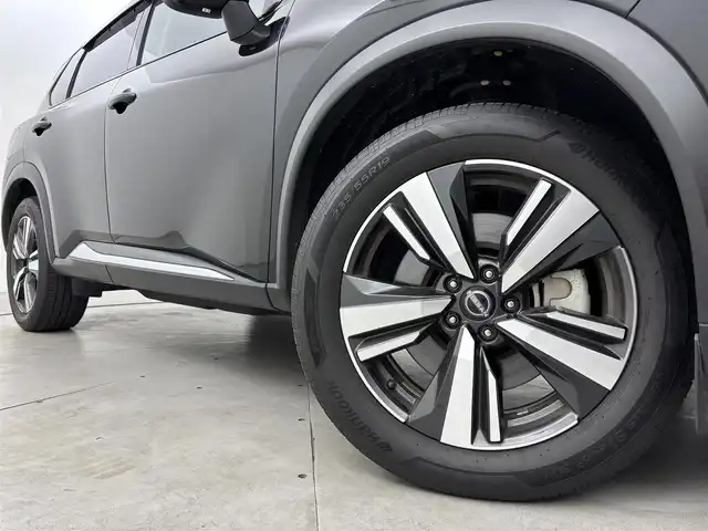 日産 エクストレイル G e－4ORCE 福岡県 2022(令4)年 2.1万km ダイヤモンドブラック サンルーフ　/純正９型ナビ/フルセグTV　/バックカメラ　/ＢＯＳＥプレミアムサウンド　/ワイヤレス充電　/デジタルルームミラー　/前後ドラレコ　/ビルトインETC２．０　/プロパイロット　/コーナーセンサー　/エマージェンシーブレーキ　/レーンキープ　/ブラインドスポットモニター　/パーキングアシスト　/ヒルディセントコントロール/シートヒーター　/ステアリングヒーター　/パワーバックドア　/純正１９インチアルミホイール