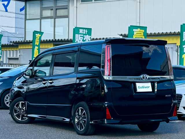 トヨタ ノア Si ダブルバイビー 愛知県 2017(平29)年 5.3万km ブラック /純正9インチSDナビ//純正フルセグTV//AM/FM/CD/DVD/SD/BT//バックカメラ//ビルトインETC//純正ドライブレコーダー//純正フリップダウン後席モニター//横滑り防止装置//ヒルスタートアシストコントロール//Toyota Safety Sense C//オートハイビーム//衝突被害軽減ブレーキ//レーンアシスト//先行発進告知機能//クルーズコントロール//ECO MODE//ステアスイッチ//純正16インチアルミホイール//純正LEDオートライト//フロントフォグランプ//両側パワースライドドア//バックドアイージークローザー//オートリトラミラー//シートバックテーブル//サイドテーブル//ISOFIX//後席用サンシェード//ダブルエアバック//スマートキー//スペアキー1本//取扱説明書//ナビ説明書//保証書//記録簿(R2/R4/R6)