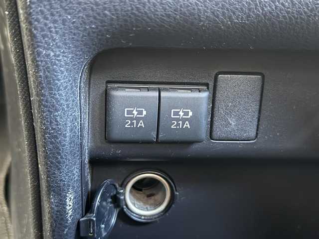 トヨタ ノア Si ダブルバイビー 愛知県 2017(平29)年 5.3万km ブラック /純正9インチSDナビ//純正フルセグTV//AM/FM/CD/DVD/SD/BT//バックカメラ//ビルトインETC//純正ドライブレコーダー//純正フリップダウン後席モニター//横滑り防止装置//ヒルスタートアシストコントロール//Toyota Safety Sense C//オートハイビーム//衝突被害軽減ブレーキ//レーンアシスト//先行発進告知機能//クルーズコントロール//ECO MODE//ステアスイッチ//純正16インチアルミホイール//純正LEDオートライト//フロントフォグランプ//両側パワースライドドア//バックドアイージークローザー//オートリトラミラー//シートバックテーブル//サイドテーブル//ISOFIX//後席用サンシェード//ダブルエアバック//スマートキー//スペアキー1本//取扱説明書//ナビ説明書//保証書//記録簿(R2/R4/R6)