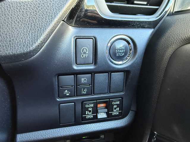 トヨタ ノア Si ダブルバイビー 愛知県 2017(平29)年 5.3万km ブラック /純正9インチSDナビ//純正フルセグTV//AM/FM/CD/DVD/SD/BT//バックカメラ//ビルトインETC//純正ドライブレコーダー//純正フリップダウン後席モニター//横滑り防止装置//ヒルスタートアシストコントロール//Toyota Safety Sense C//オートハイビーム//衝突被害軽減ブレーキ//レーンアシスト//先行発進告知機能//クルーズコントロール//ECO MODE//ステアスイッチ//純正16インチアルミホイール//純正LEDオートライト//フロントフォグランプ//両側パワースライドドア//バックドアイージークローザー//オートリトラミラー//シートバックテーブル//サイドテーブル//ISOFIX//後席用サンシェード//ダブルエアバック//スマートキー//スペアキー1本//取扱説明書//ナビ説明書//保証書//記録簿(R2/R4/R6)