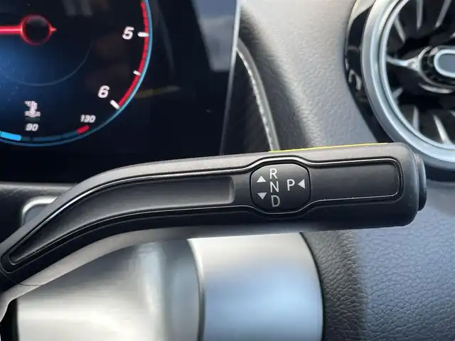 メルセデス・ベンツ Ｍ・ベンツ ＧＬＢ２００ｄ 4マチック AMGライン 三重県 2022(令4)年 4.4万km コスモスブラック ＡＣＣ/純正ナビ/純正ドラレコ/３６０°カメラ/ＥＴＣ/ＬＥＤヘッドライト/サンルーフ/ハーフレザー/シートヒーター/Ｂｌｕｅｔｏｏｔｈ/アンビエントライト/純正１８インチＡＷ