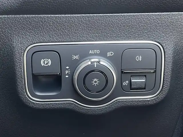 メルセデス・ベンツ Ｍ・ベンツ ＧＬＢ２００ｄ 4マチック AMGライン 三重県 2022(令4)年 4.4万km コスモスブラック ＡＣＣ/純正ナビ/純正ドラレコ/３６０°カメラ/ＥＴＣ/ＬＥＤヘッドライト/サンルーフ/ハーフレザー/シートヒーター/Ｂｌｕｅｔｏｏｔｈ/アンビエントライト/純正１８インチＡＷ