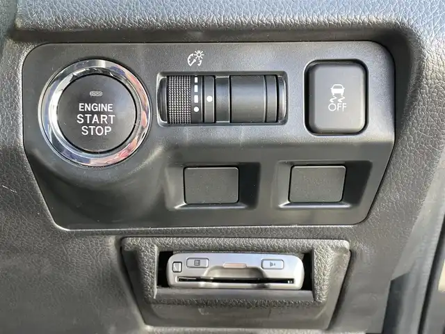 スバル フォレスター S－リミテッド 兵庫県 2014(平26)年 8万km クリスタルブラックシリカ (株)IDOMが運営する【じしゃロン神戸名谷店】の自社ローン専用車両になりますこちらは現金またはオートローンご利用時の価格です。自社ローンご希望の方は別途その旨お申付け下さい。フルセグテレビ/バックカメラ/ウィンカーミラー/クルーズコントロール/プッシュスタート/ドアバイザー/ETC/シートヒーター（運転席、助手席）/シフトペダル付き/Bluetooth