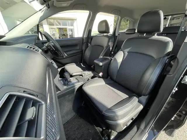 スバル フォレスター S－リミテッド 兵庫県 2014(平26)年 8万km クリスタルブラックシリカ (株)IDOMが運営する【じしゃロン神戸名谷店】の自社ローン専用車両になりますこちらは現金またはオートローンご利用時の価格です。自社ローンご希望の方は別途その旨お申付け下さい。フルセグテレビ/バックカメラ/ウィンカーミラー/クルーズコントロール/プッシュスタート/ドアバイザー/ETC/シートヒーター（運転席、助手席）/シフトペダル付き/Bluetooth