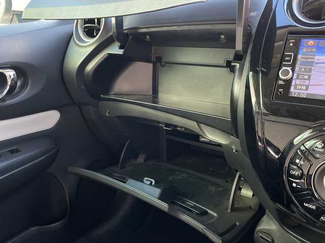 日産 ノート e－パワー X 青森県 2017(平29)年 13.1万km ブリリアントホワイトパール ワンオーナー/純正SDナビ・フルセグTV/CD・DVD・Bluetooth・SD/アラウンドビューモニター/エマージェンシーブレーキ/車線逸脱警報/フロント・バックソナー/ヒーター付ドアミラー/横滑り防止機能/ETC/ステアリングスイッチ/LEDヘッドライト/オートライト/フォグランプ/保証書・取扱書