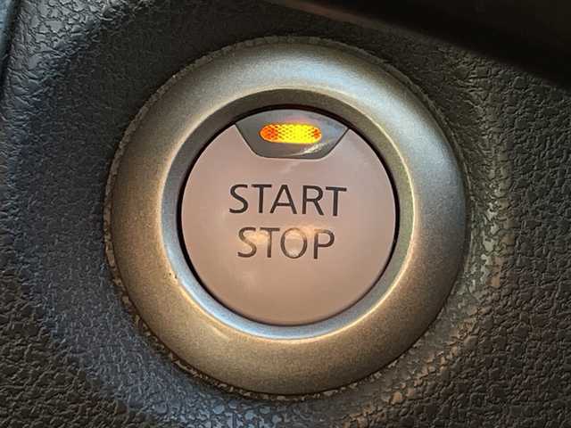 日産 ノート e－パワー X 青森県 2017(平29)年 13.1万km ブリリアントホワイトパール ワンオーナー/純正SDナビ・フルセグTV/CD・DVD・Bluetooth・SD/アラウンドビューモニター/エマージェンシーブレーキ/車線逸脱警報/フロント・バックソナー/ヒーター付ドアミラー/横滑り防止機能/ETC/ステアリングスイッチ/LEDヘッドライト/オートライト/フォグランプ/保証書・取扱書