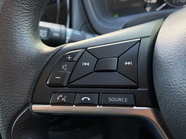 日産 ノート e－パワー X 青森県 2017(平29)年 13.1万km ブリリアントホワイトパール ワンオーナー/純正SDナビ・フルセグTV/CD・DVD・Bluetooth・SD/アラウンドビューモニター/エマージェンシーブレーキ/車線逸脱警報/フロント・バックソナー/ヒーター付ドアミラー/横滑り防止機能/ETC/ステアリングスイッチ/LEDヘッドライト/オートライト/フォグランプ/保証書・取扱書