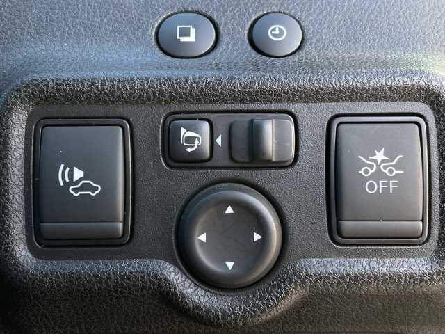 日産 ノート e－パワー X 青森県 2017(平29)年 13.1万km ブリリアントホワイトパール ワンオーナー/純正SDナビ・フルセグTV/CD・DVD・Bluetooth・SD/アラウンドビューモニター/エマージェンシーブレーキ/車線逸脱警報/フロント・バックソナー/ヒーター付ドアミラー/横滑り防止機能/ETC/ステアリングスイッチ/LEDヘッドライト/オートライト/フォグランプ/保証書・取扱書