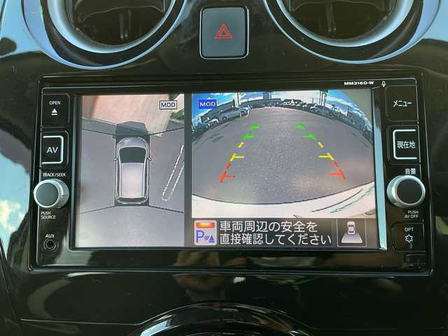 日産 ノート e－パワー X 青森県 2017(平29)年 13.1万km ブリリアントホワイトパール ワンオーナー/純正SDナビ・フルセグTV/CD・DVD・Bluetooth・SD/アラウンドビューモニター/エマージェンシーブレーキ/車線逸脱警報/フロント・バックソナー/ヒーター付ドアミラー/横滑り防止機能/ETC/ステアリングスイッチ/LEDヘッドライト/オートライト/フォグランプ/保証書・取扱書